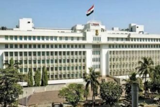 Maharashtra Cabinet Meeting Entry Rule One Person