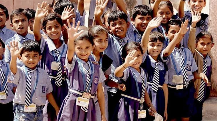 Maharashtra School Uniform Book Rule No Compulsion